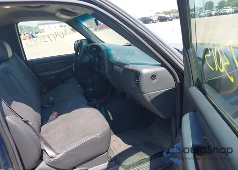 2002 Chevrolet Silverado 1500 z USA, uszkodzony, nr VIN 1GCEC14W82Z153564